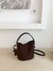 Bolso de hombro de lujo de alta gama, nuevo modelo 2026, bolso cruzado para mujer para el trabajo, bolso tipo cubo vintage exquisito y ultralujoso