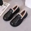 Sapatos femininos de couro macio, com sola fina, coleção de inverno 2026, mocassins peludos slip-on, sapatos de algodão modernos e versáteis para mulheres