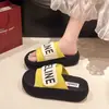 Sandalias de suela gruesa para mujer para el verano de 2026, nuevas sandalias versátiles sin cordones, sandalias de playa con cierre mágico que aumentan la altura para personas bajitas
