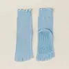Calcetines de Yoga para Mujer, Calcetines Antideslizantes Profesionales de Media Pantorrilla, Calcetines de Dedos Divididos para Pilates Fitness Deportes, Calcetines de Encaje sin Costuras de Cinco Dedos