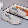 Zapatos de mujer de talla grande 35-42 transfronterizos, nuevo modelo de verano, malla transpirable, puntera ancha, zapatos cómodos para caminar, zapatos antideslizantes para personas mayores