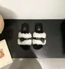 Pantuflas de estilo coreano 2026 de suela gruesa y pelo rizado con diseño de una sola tira con hebilla, adecuadas para otoño e invierno, pantuflas de alta gama para mujer