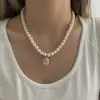 Collar de perlas de doble capa estilo retro francés para mujer, ligero, lujoso, de alta gama, con cadena para el cuello.