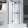 Ducha minimalista con forma de diamante, baño integrado con separación de zona seca y húmeda, mampara de ducha con puerta corredera de cristal para uso doméstico