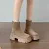 Nuevo estilo de celebridad de internet ajustado 2026 botas Martin de suela gruesa tipo chimenea botas cortas para mujer para personas menudas estilo invierno estilo negro