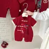 Macacão de verão vermelho para bebê, roupa estilo chinês tradicional para bebês, adequado para lua de mel, celebração de 100 dias e primeiro aniversário, macacão de verão fino