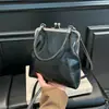 2026 Nueva Bolsa Vintage de Cuero Suave para Mujer, Bolso de Hombro Cruzado de Moda para Dama, Bolso de Pinza de Mano para Comercio Transfronterizo