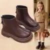 Botas de tornozelo femininas estilo Martin sola grossa preta couro macio zíper traseiro 2026 Outono/Inverno novo estilo estilo britânico versátil antiderrapante fashion