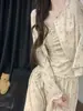 Chica de Deseo Puro con Pijama de Tirantes Acolchado para Mujer Otoño Nuevo Estampado de Dibujos Animados Cárdigan Pantalones Largos Ropa de Casa Conjunto de Tres Piezas