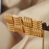 Pendientes de cobre cuadrados de alta calidad de Amazon, nuevos y a la moda, chapados en oro, con textura de tira cuadrada, al por mayor.