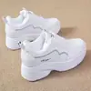 Zapatillas dad para mujer que aumentan la altura, versátiles para otoño e invierno, zapatillas deportivas de suela gruesa, de moda para mujer 2023, zapatos blancos de suela blanda de estilo ins de moda para mujer