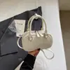 2026 Nova Bolsa de Boliche Exquisita de Alto Valor Estilo Coreano Bolsa Transversal Feminina Moda de Nicho Versátil Leve Bolsa de Mão de Luxo