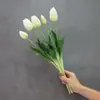 Buquê de Tulipas de Borracha Macia Simulada Pe Látex Silicone Toque Hidratante 5 Galhos Longos com Flores de Tulipa em Botão