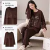 Nuevo conjunto de pijama de algodón puro para mujer con sujetador incorporado, caracterizado por mangas largas y pantalones largos, un diseño de dibujos animados y un estilo cómodo e informal que también se puede usar como ropa de estar en casa.