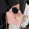 Bolsa Transversal Saco Nova Primavera 2026 Bolsa de Mão Simples Moderna Versátil Design de Nicho Feminino Bolsa para o Dia a Dia