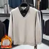 Nuevo Suéter de Punto Bordado de Terciopelo Falso de Dos Piezas para Invierno 2025 Moda para Personas de Mediana Edad Camisa con Cuello Sudadera Casual Básica