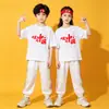 Eu amo conjunto infantil de duas peças da China: Roupa de atividade para aluno do ensino fundamental com calça esportiva listrada de arco-íris e camiseta branca, uniforme de classe moderno