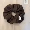 Scrunchie de Malha Macia Cor Maillard para Mulheres 2025 Inverno Novo Estilo Prendedor de Cabelo com Toque de Luxo Leve e de Alta Qualidade Acessório de Cabelo