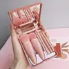 Conjunto Portátil de Pincéis de Maquiagem 5 Peças: Sombra, Pincel para Pó, Base, Blush, Pincel para Iluminador, Pincel de Maquiagem Multifuncional com Espelho