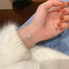 Pulsera de Flor de Zirconia de Doble Capa para Niñas, Pulsera de Perlas de Lujo Ligero de Nicho de Alta Gama, Nuevo Estilo 2026 Joyería de Mano para Chicas Populares