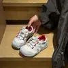 Coleção de outono de 2026: Sapatos casuais slip-on unissex estilo coreano, tênis de treino alemães, tênis esportivos, tênis de corrida, sapatos infantis da moda, estilosos