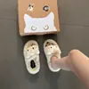 Pantufas peludas de gatinho macias e fofas 2026, estilo feminino, antiderrapantes, quentes, adequadas para uso doméstico e externo, pantufas de algodão peludas de dupla finalidade para mulheres