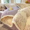 Juego de Cama de Cuatro Piezas Estilo Flor Rota con Ribete de Pelo de Conejo Completamente Mate Leche Polar Invierno Espesado Cálido Añadido Funda de Edredón de Polar Sábana