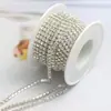 Rollo Completo de 9m Cadena de Strass Blanca de Colores sobre Base Plateada de 3mm para Fundas de Teléfono DIY, Bolsos, Etc.