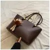 Bolsa Retro Texturizada de Alta Qualidade para Mulheres 2025 Nova Bolsa de Ombro Grande Capacidade para o Dia a Dia Bolsa Tote Fashion e Única Transfronteiriça