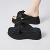 Sandálias Plataforma Aumenta-Altura com Laço para Mulheres 2026 Novo Verão Slip-On para Uso Externo Sandálias Slide Deslumbrantes e Versáteis
