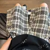 Shorts de Tricô Azul Xadrez Estilo Americano Inspirado em Chanel para Homens, Shorts Casuais Respiráveis de Verão Resistentes, Shorts Modernos de Marca de Comprimento Três Quartos