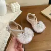 Zapatos Dulces de Princesa para Niñas Estilo Hada Moda Tira Cruzada de Pedrería Sandalias Versátiles Cerradas Verano 2026 para Niños