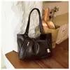 Elegante bolsa de ombro feminina 2026 novo modelo, bolsa tote de grande capacidade para o dia a dia, bolsa de mão versátil e da moda, bolsa simples de ombro