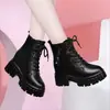 Botas estilo Martin versátiles de cuero suave con tacón grueso para mujer, nueva colección otoño/invierno 2026, botines con forro de felpa, diseñados para mujeres menudas con tacón oculto y suela gruesa