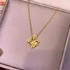 Collar Colgante Trébol de Cuatro Hojas Artesanía Fina CNC Hielo Triturado Mismo Estilo Tienda de Oro Oro Arena Flor de Cuatro Hojas Cadena de Clavícula de la Suerte