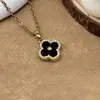 Collar de Acero de Titanio de Lujo Ligero para Mujer, Trébol de Cuatro Hojas, No se Desvanece, Colgante Versátil, Diseño de Nicho, Cadena Sencilla para Clavícula, Accesorios de Otoño e Invierno