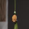 Difusor de bola de bolsita con tallado hueco de sándalo verde creativo con colgante de borla Ruyi, colgante para teléfono móvil, decoración para coche