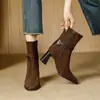 Botas de salto alto Maillard, emagrecedoras, elegantes, versáteis e com um visual sofisticado, perfeitas para a temporada outono/inverno de 2026. Botas de tornozelo quadradas retrô para mulheres com saltos grossos