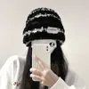 Fábrica de Chapéu Slouchy Listrado de Pelúcia Poliéster Fio de Pelo Chapéu para Circunferência Craniana Grande Atacado Novo Estilo Chapéu Quente que Afina o Rosto Protege as Orelhas