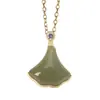 Luxo leve S925 prata de lei jade natural Hetian jade branco jade folha de ginkgo personalidade feminina banhado a ouro conjunto de pingente corrente