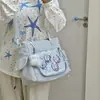 Otoño 2026 Nuevo Estilo Japonés Bolsa Ita Gran Capacidad Bolso de Hombro Cruzado Estudiante de Anime Viajero Versátil Bolso de Lona