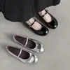 Zapatos Mary Jane de nicho, alta gama, para mujer, perfectos con faldas, nueva colección de verano 2026, negros, con una sola tira, punta redonda y apertura poco profunda