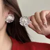 Aretes de Perla Akoya Colorida de Crisantemo Dorado, Aretes de Flor de Crisantemo Metálicos Franceses de Lujo Ligero de Venta Caliente