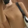 Suéter Básico Feminino Gola Meia-Alta para Primavera, Outono e Inverno Suéter Tricotado Feminino Slim Fit Emagrecedor Curto Estilo Ocidental com Listras Peça de Roupa Externa para Mulheres