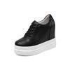 Sapatos Brancos com Salto Ultra Alto de 12cm para Mulheres 2026 Novo Estilo Emagrecedor Aumento de Altura Sapatos Baixos Primavera e Outono Sola Grossa Couro Genuíno Sapatos Casuais de Couro