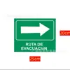 É proibido estacionar em frente à porta da garagem na Espanha.. Por favor, não estacione na área da entrada.. Existe um aviso de entrada e saída de veículos na parte interna da porta da garagem.