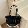 Bolsa Pequena de Ombro Estilo Garota Picante Retrô Feminina 2026 Nova Outono Inverno Popular Bolsa Tote Melade Bolsa de Ombro Versátil