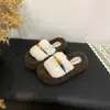 2026 Item Quente de Celebridade da Internet Bom Amortecimento Pé Não Cansado por Muito Tempo Sandálias Frescas Estilo de Rua Feminino Alta Aparência Leves Delicadas Chinelos Frescos