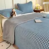 Funda de Cama de Vellón de Leche Engrosada Juego de Tres Piezas Uso por Ambos Lados Suave Agradable a la Piel Cubierta de Cama Corazón de Niña Protector de Colchón Protector de Cama