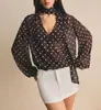 Blusa de chifon retrô europeia e americana com bolinhas, gravata no pescoço, decote V, mangas bufantes, saída de praia transparente soltinha para mulheres, atacado transfronteiriço